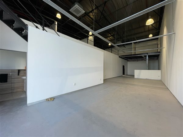 372  m² Commercial space