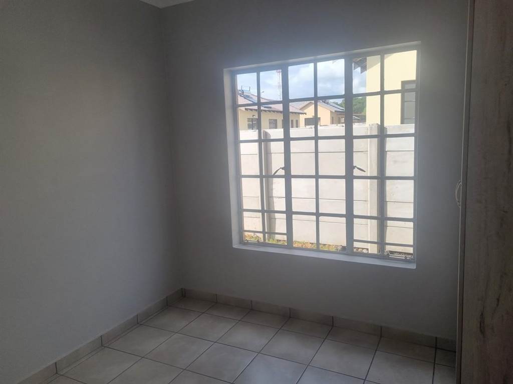 3 Bed Townhouse in Waterkloof photo number 12