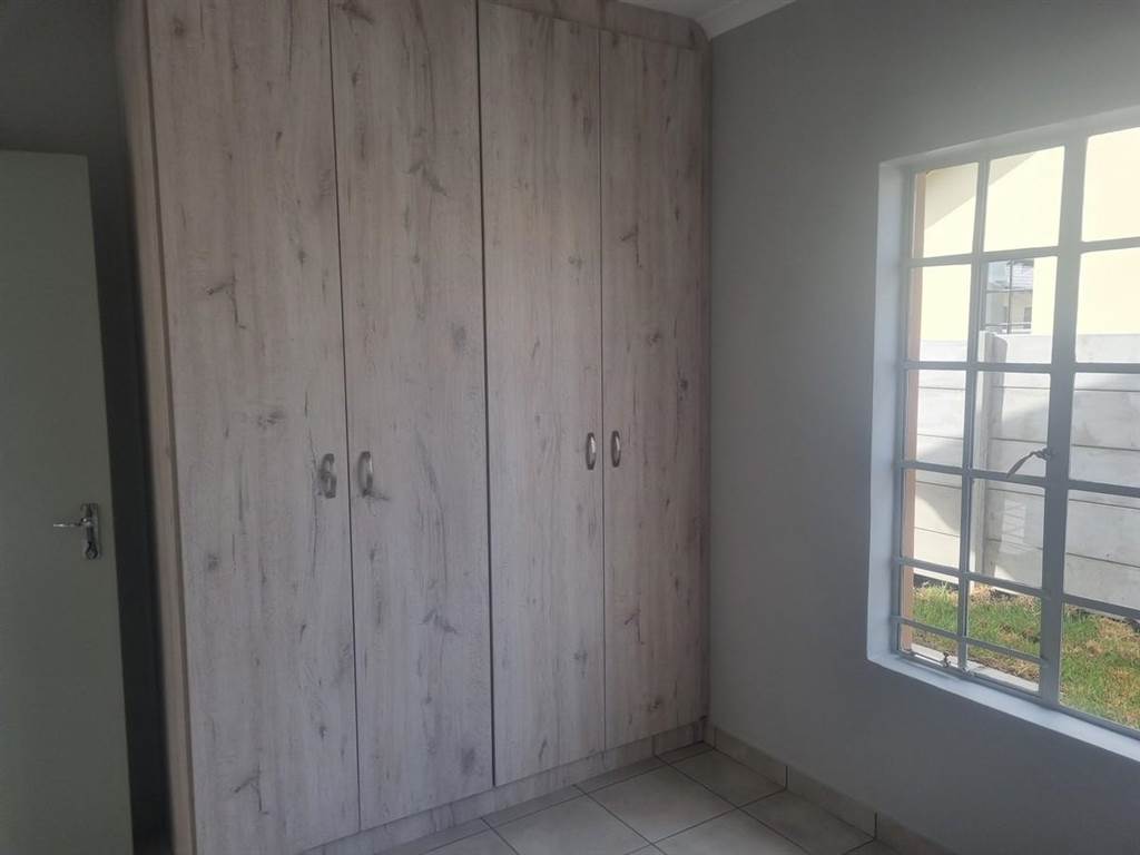 3 Bed Townhouse in Waterkloof photo number 11