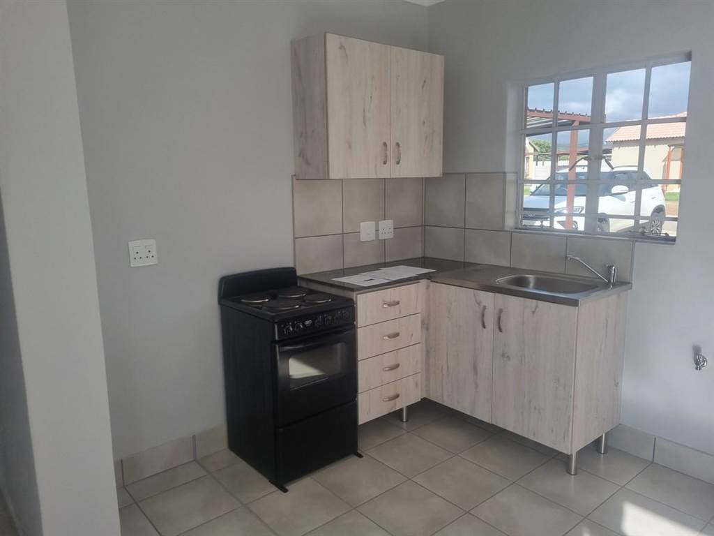 3 Bed Townhouse in Waterkloof photo number 5