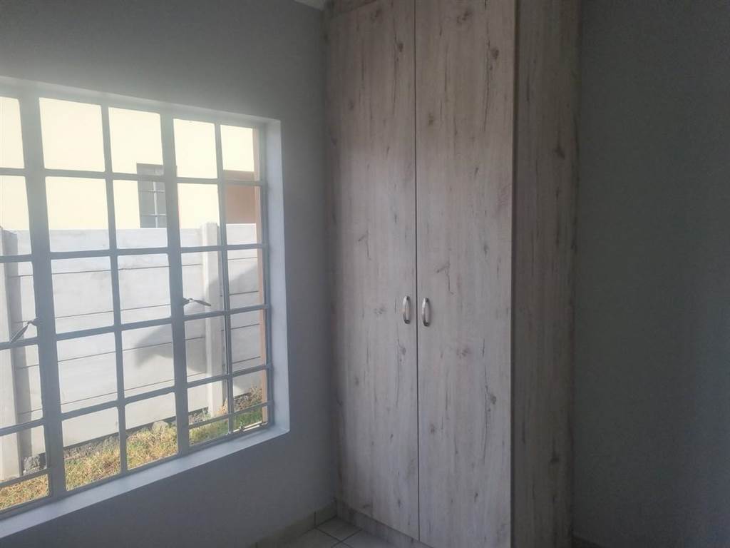 3 Bed Townhouse in Waterkloof photo number 8