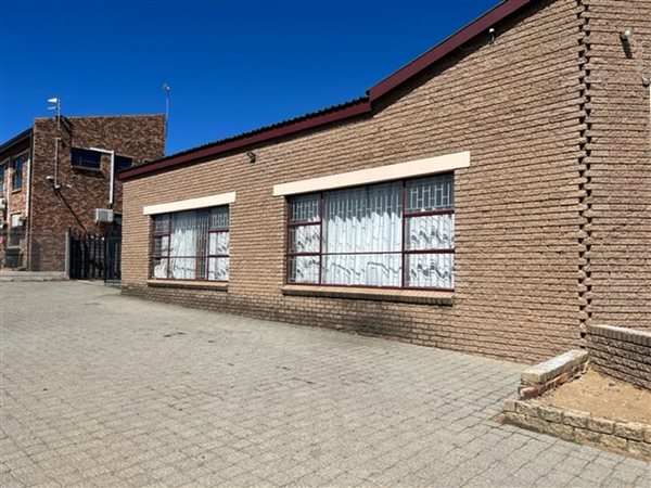 670  m² Commercial space