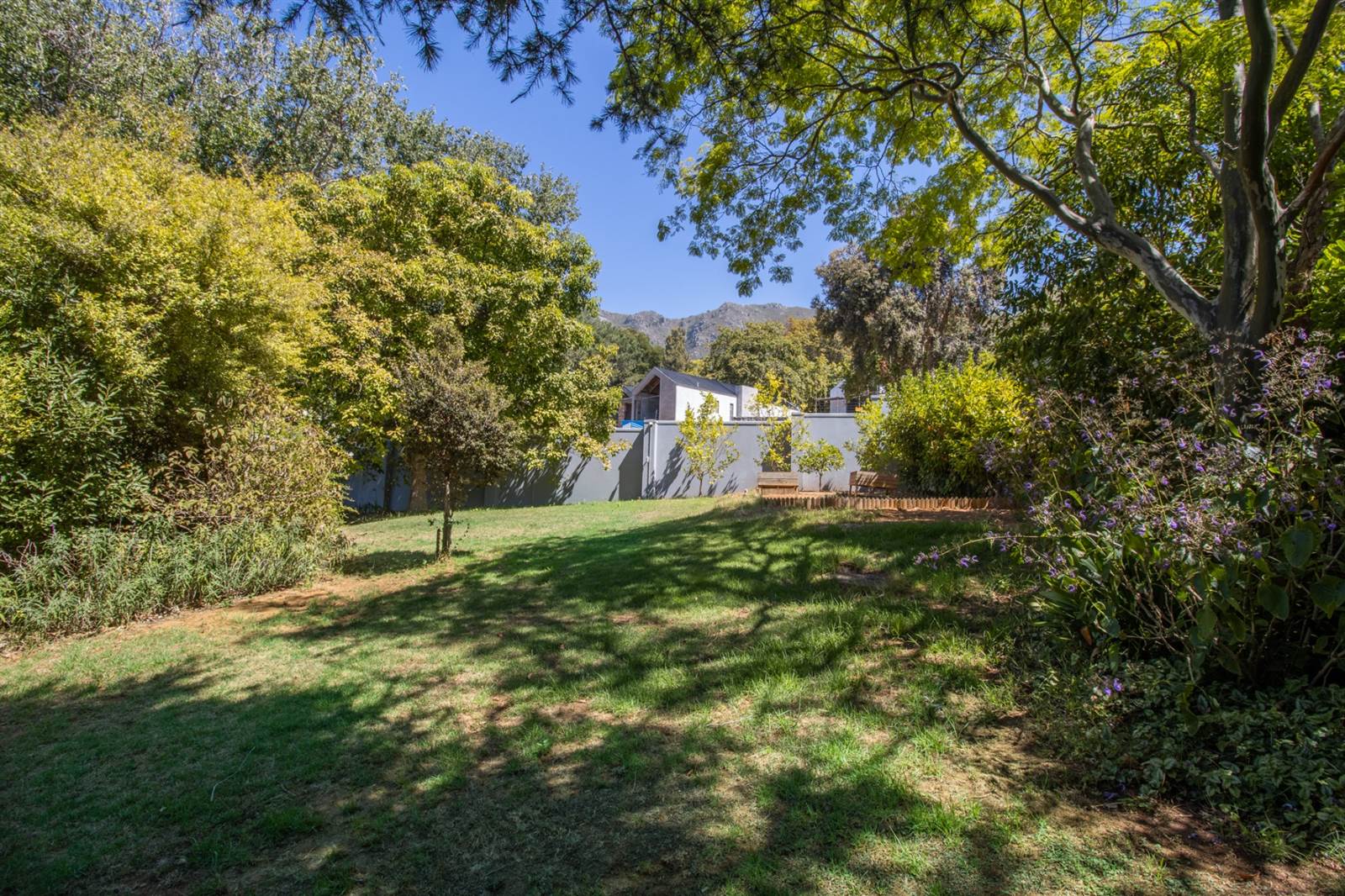 1890 m² Land available in Constantia photo number 1