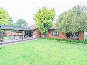 3 Bed House in Silver Lakes Golf Estate