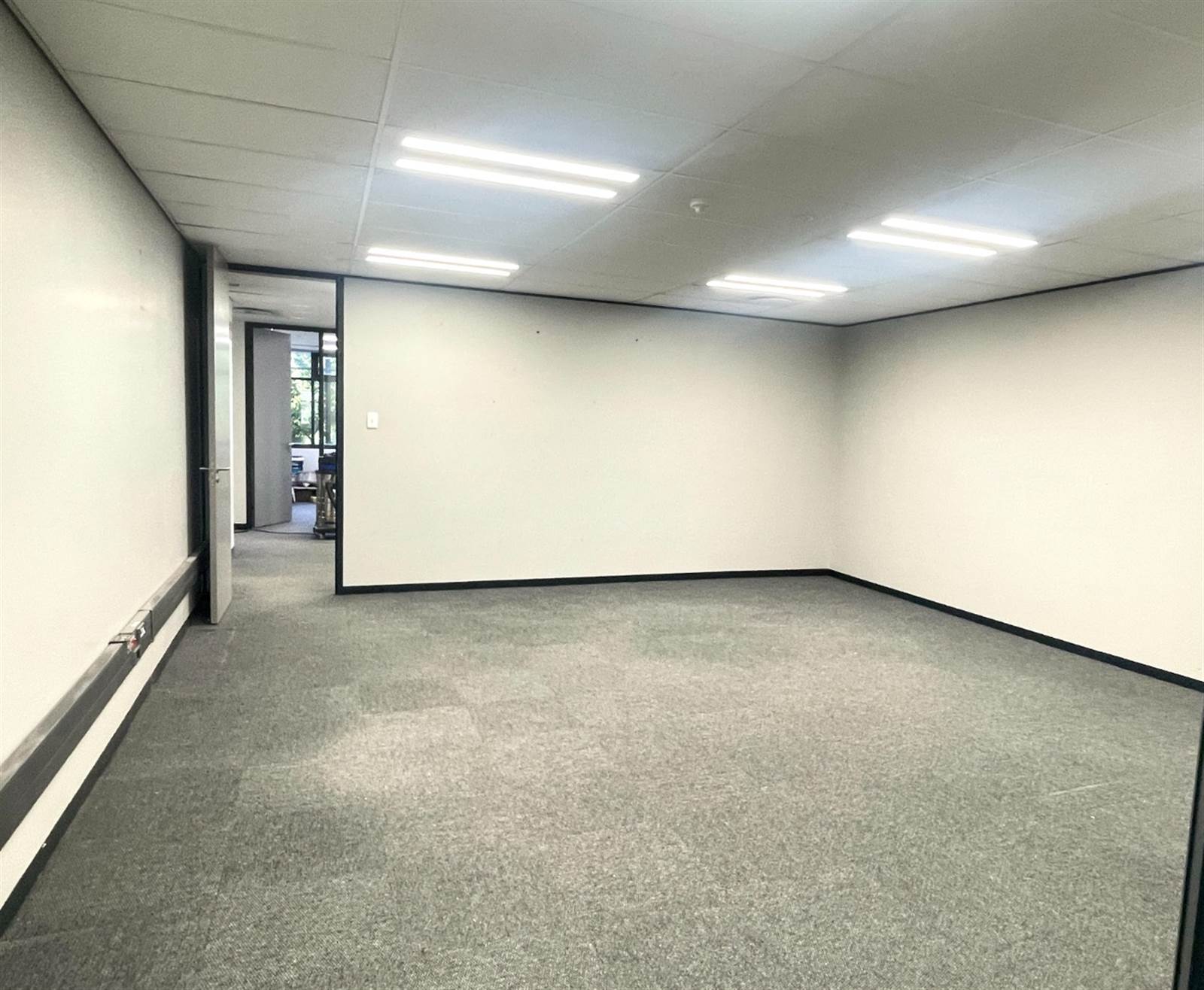 604  m² Commercial space in Somerset Park photo number 5