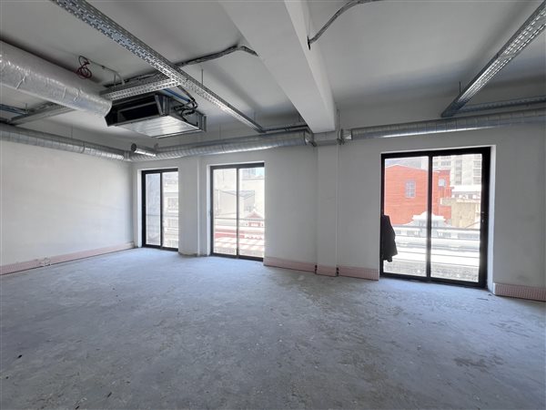 215  m² Commercial space