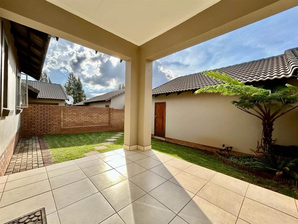 2 Bed Townhouse in Mooikloof Equestrian Estate photo number 5
