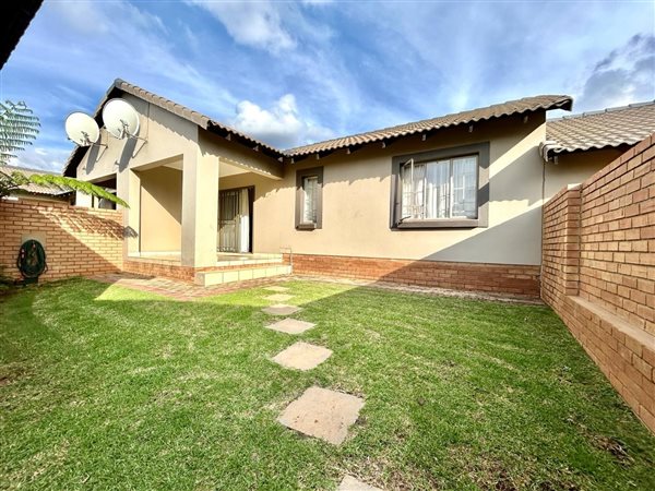 2 Bed Townhouse in Mooikloof Equestrian Estate