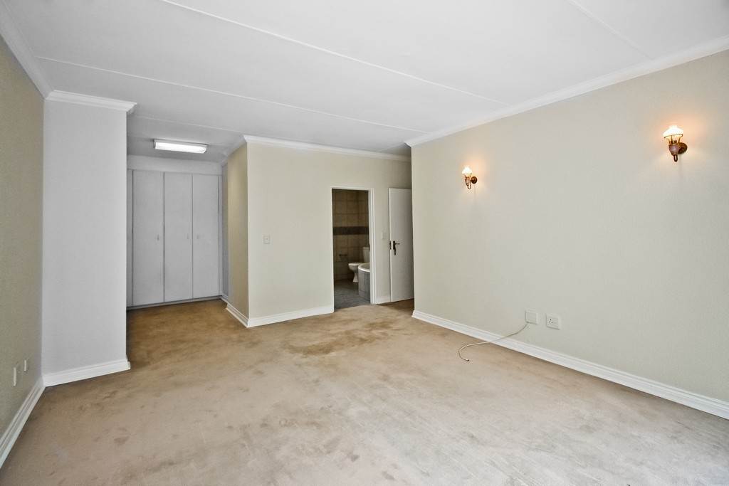 4 Bed House in Bryanston photo number 8