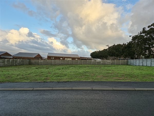 841 m² Land