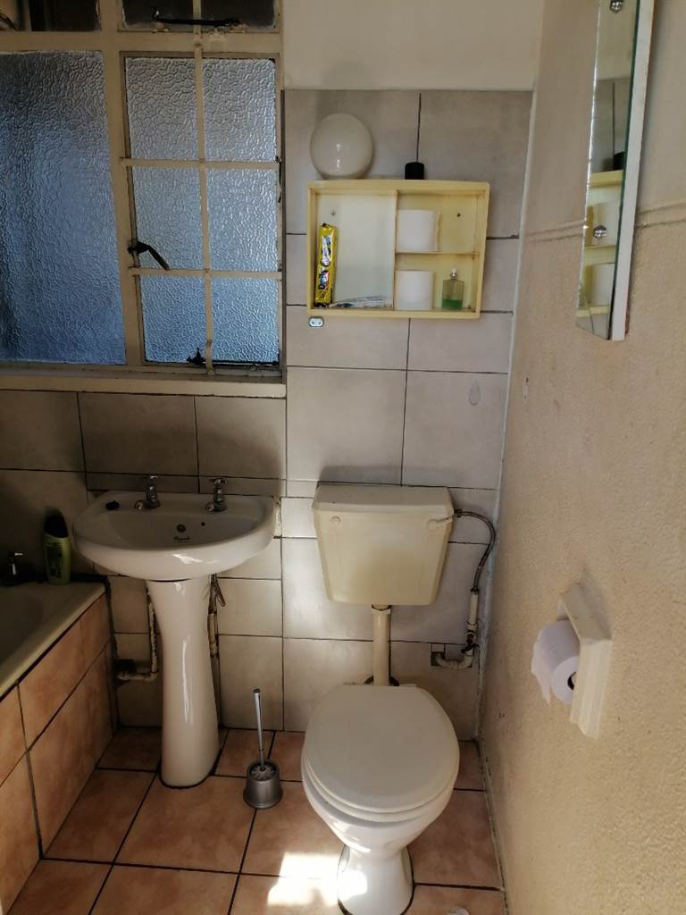 1 Bed Apartment in Brakpan Central photo number 11