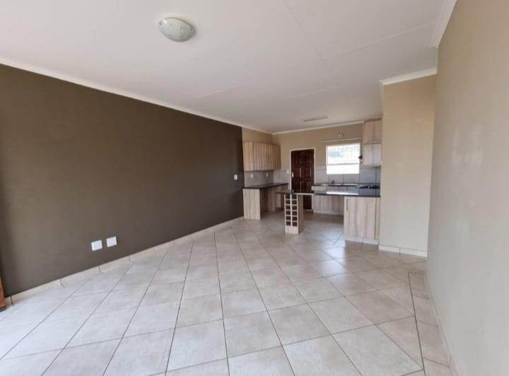 3 Bed Townhouse in Riversdale photo number 5