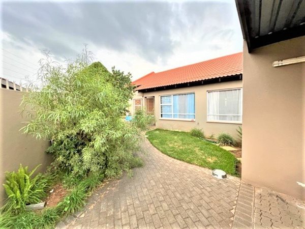 3 Bedroom Townhouse 3 Bedroom Townhouse