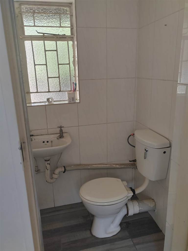 4 Bed House in Dalpark Ext 1 photo number 20