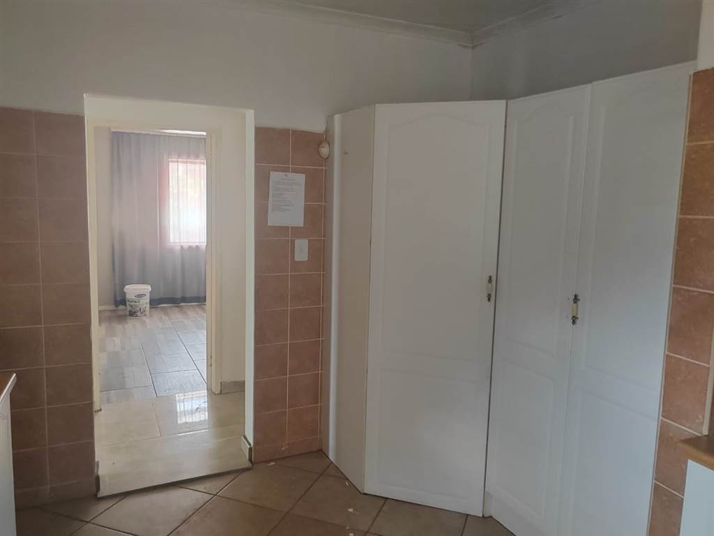 4 Bed House in Dalpark Ext 1 photo number 21