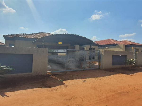 6 Bed House in Lebowakgomo
