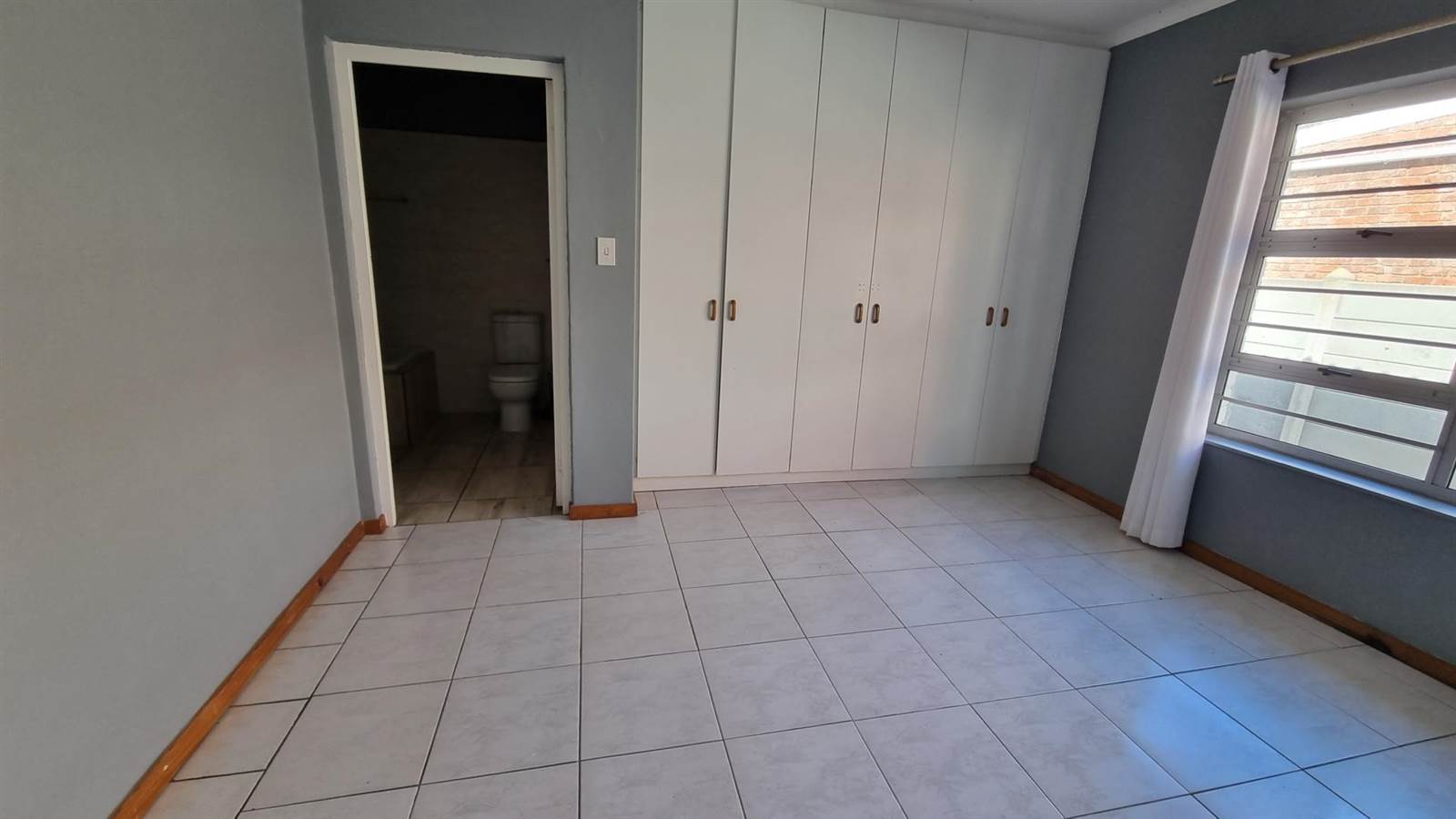 5 Bed House in Struisbaai photo number 8