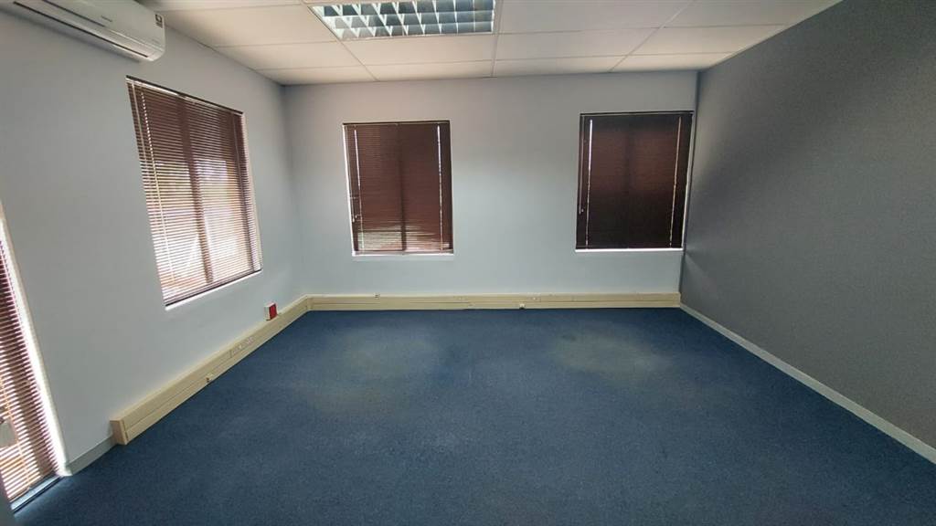 155  m² Commercial space in Route 21 Business Park photo number 14
