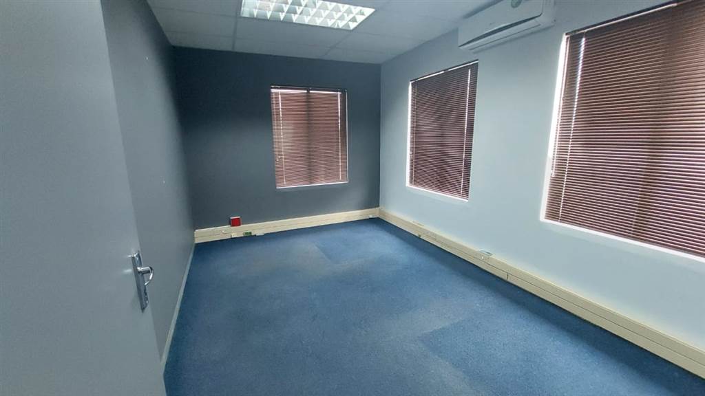 155  m² Commercial space in Route 21 Business Park photo number 12