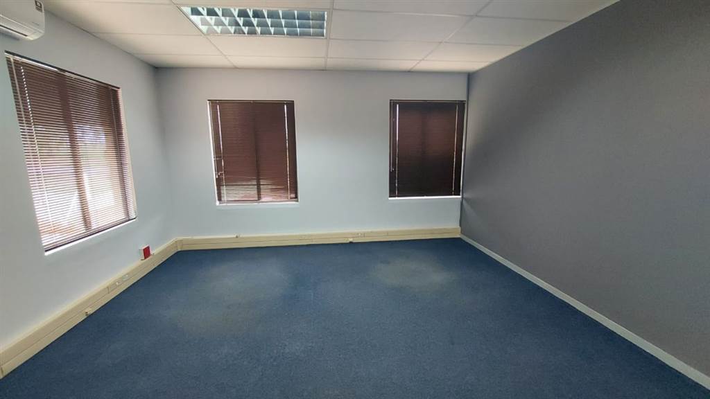155  m² Commercial space in Route 21 Business Park photo number 13