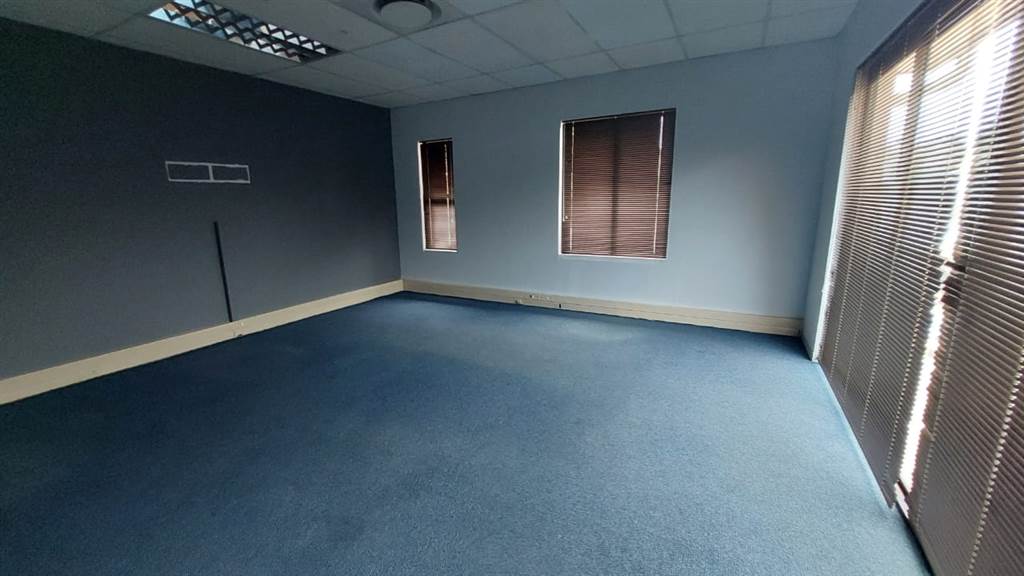 155  m² Commercial space in Route 21 Business Park photo number 6