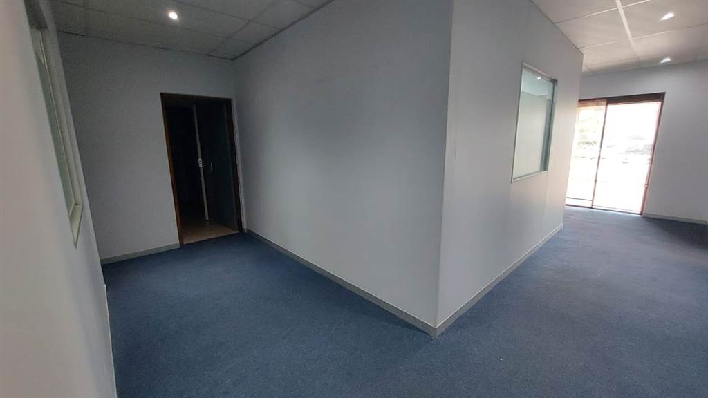 155  m² Commercial space in Route 21 Business Park photo number 7
