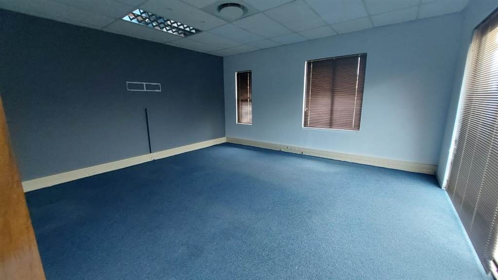 155  m² Commercial space in Route 21 Business Park photo number 4