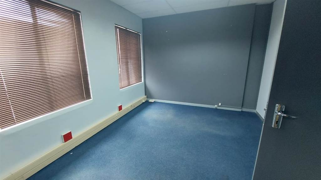 155  m² Commercial space in Route 21 Business Park photo number 10