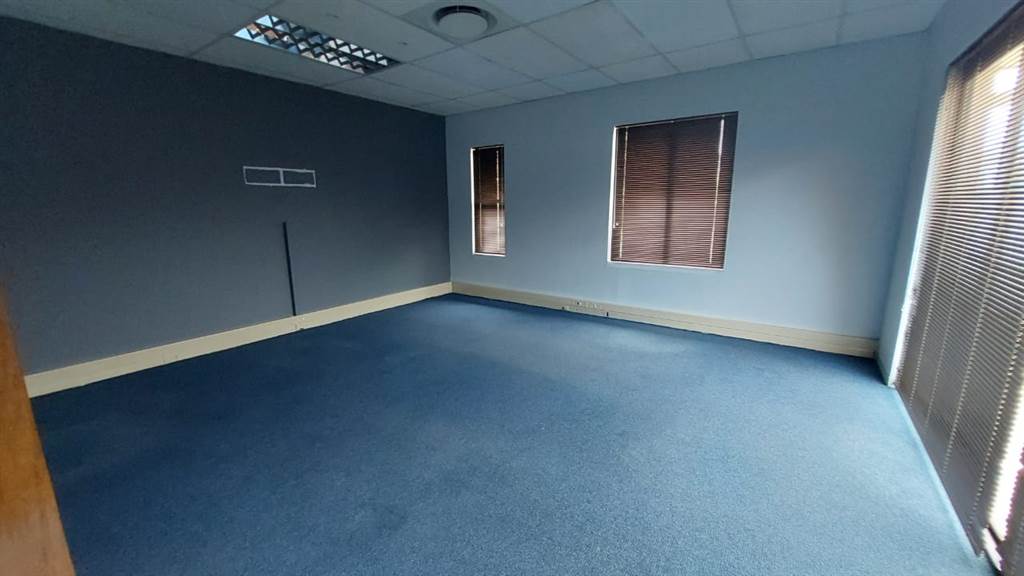 155  m² Commercial space in Route 21 Business Park photo number 5