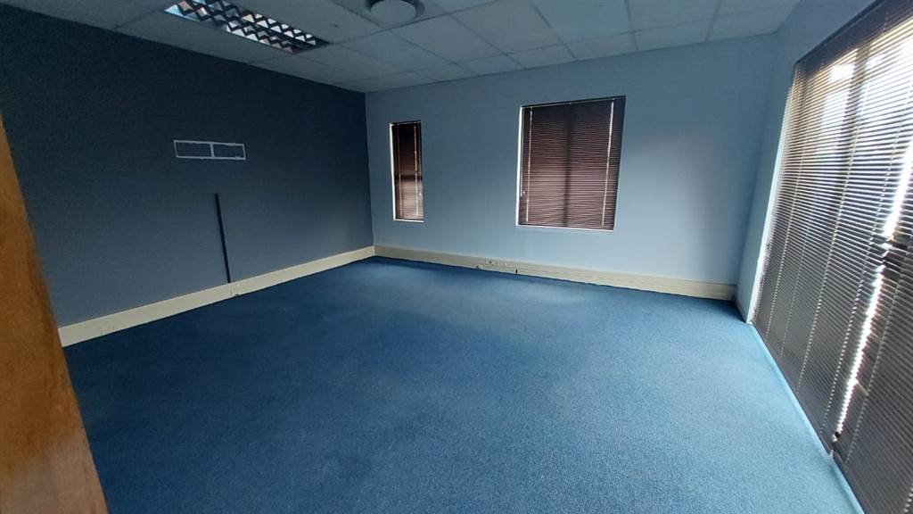 155  m² Commercial space in Route 21 Business Park photo number 15