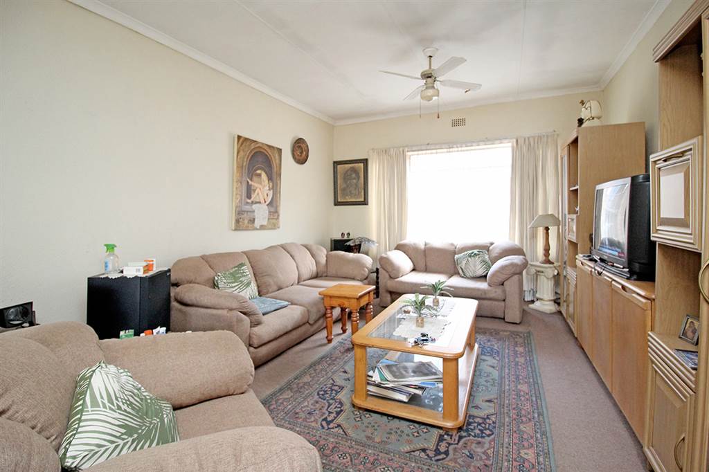 2 Bed Flat in Witfield photo number 8