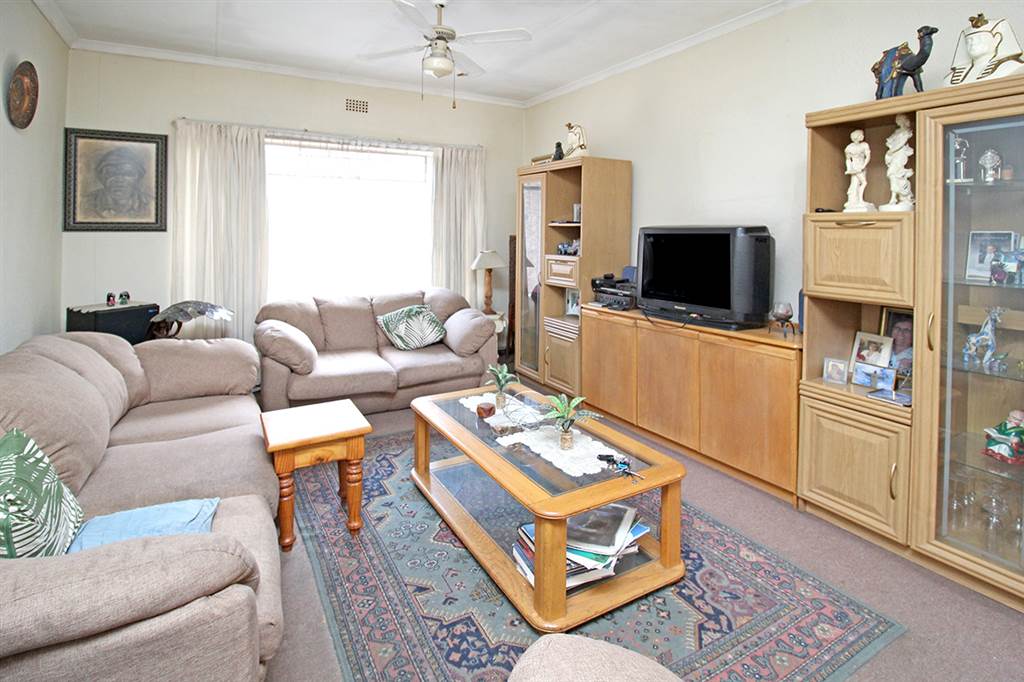 2 Bed Flat in Witfield photo number 7