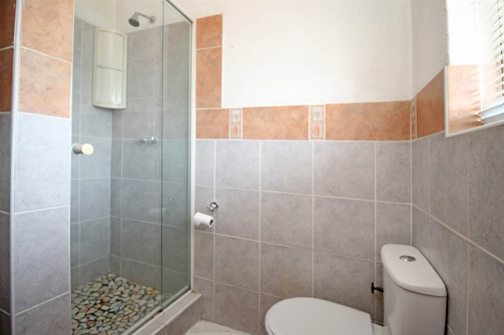 2 Bed Flat in Witfield photo number 15