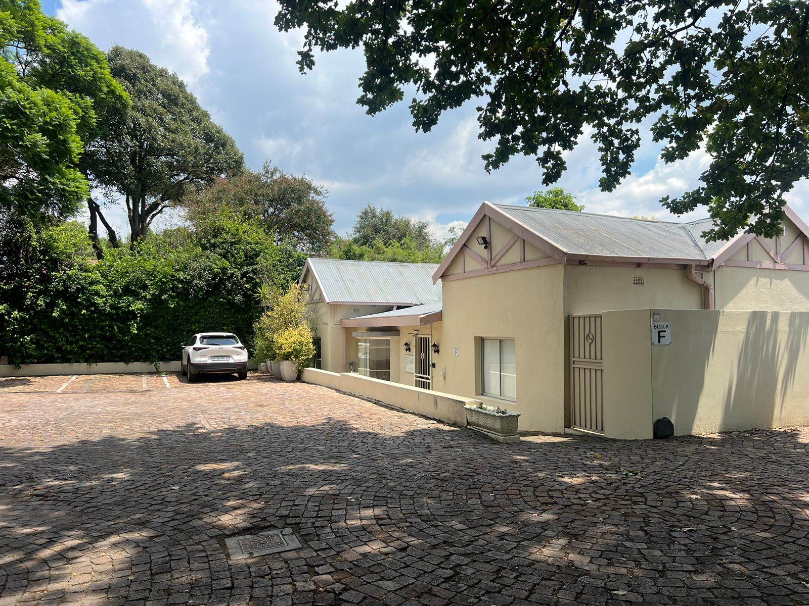 15  m² Commercial space in Parktown North photo number 1