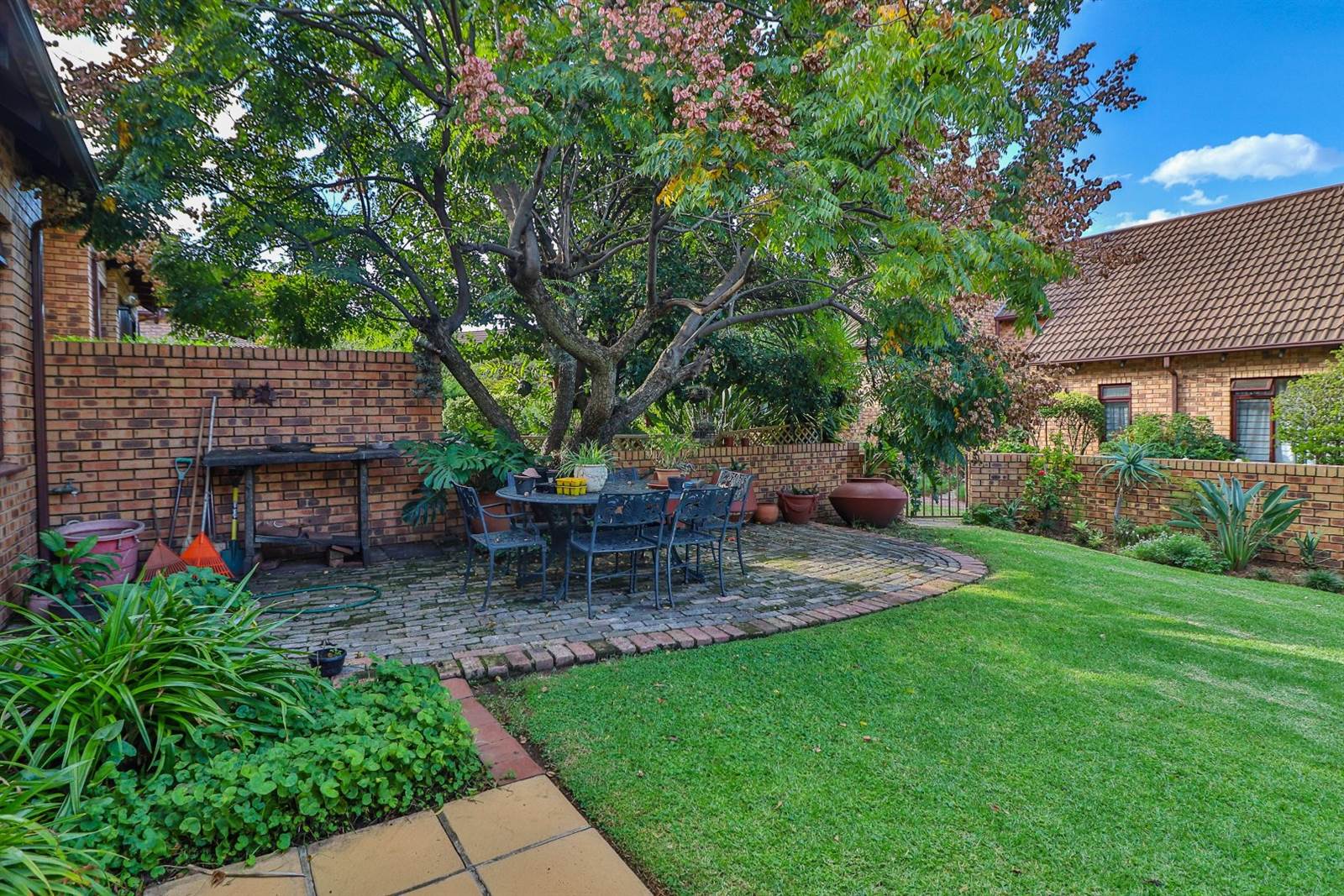 3 Bed Townhouse in Lonehill photo number 5