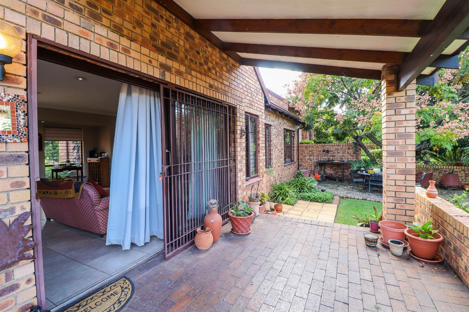 3 Bed Townhouse in Lonehill photo number 6