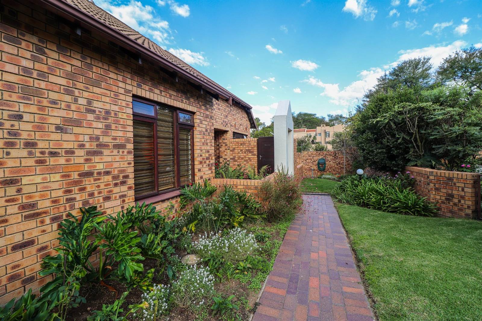 3 Bed Townhouse in Lonehill photo number 8