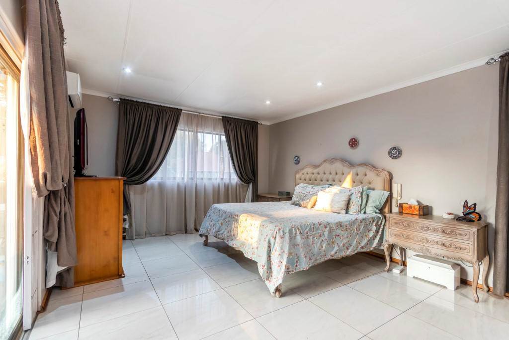 4 Bed House in Parkhurst photo number 13