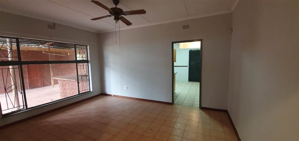 3 Bed House in Louis Trichardt photo number 19