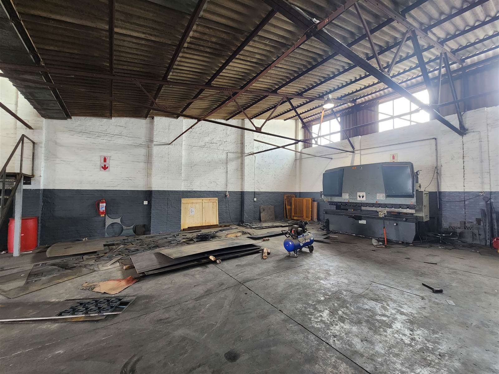320  m² Industrial space in Isando photo number 2