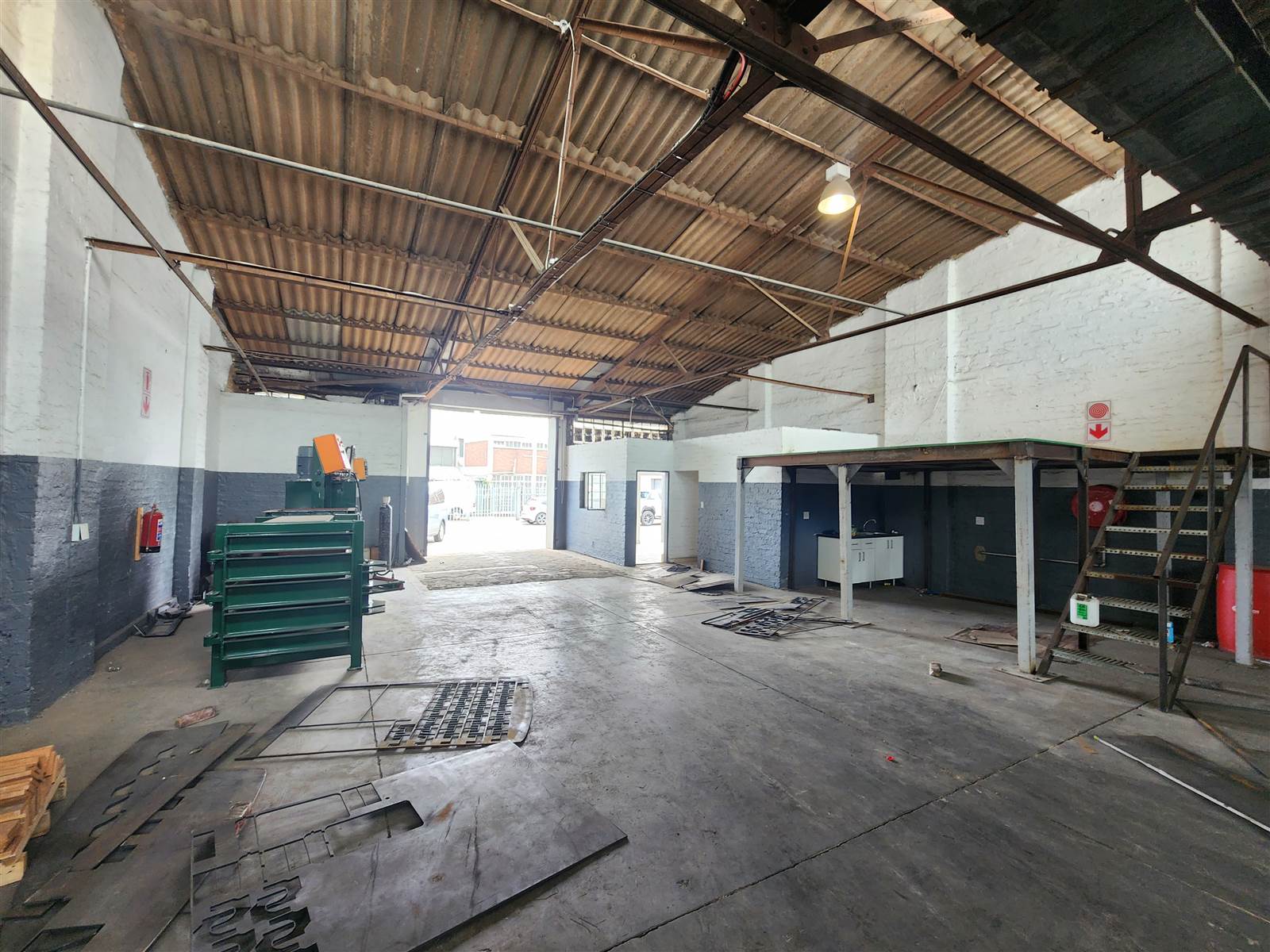 320  m² Industrial space in Isando photo number 3