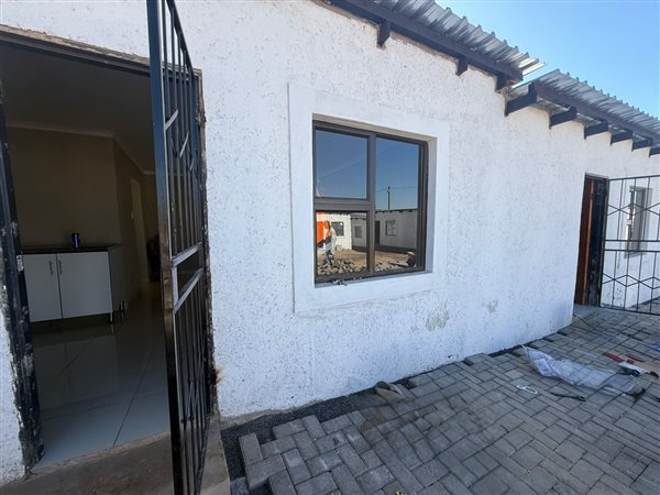 1 Bedroom Flat 1 Bedroom Flat