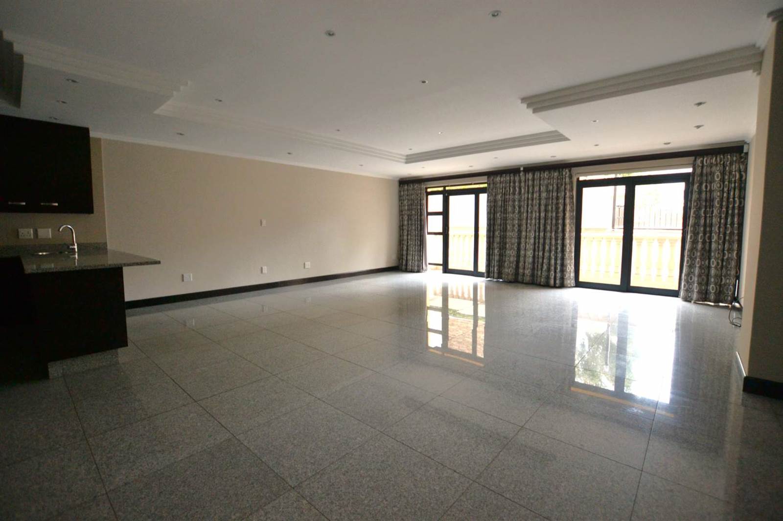 3 Bed Apartment in Bedfordview photo number 9