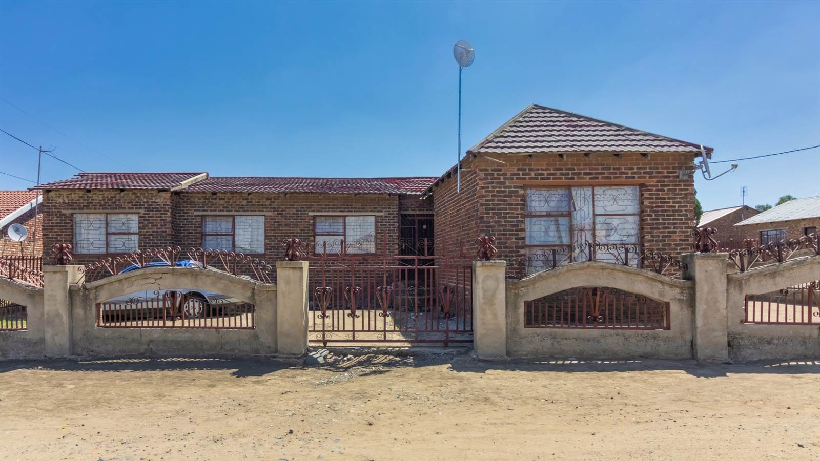 3 Bed House in Kroonstad photo number 2