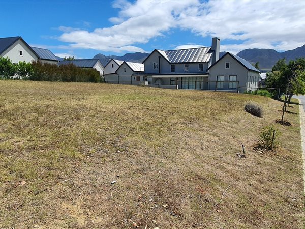 760 m² Land