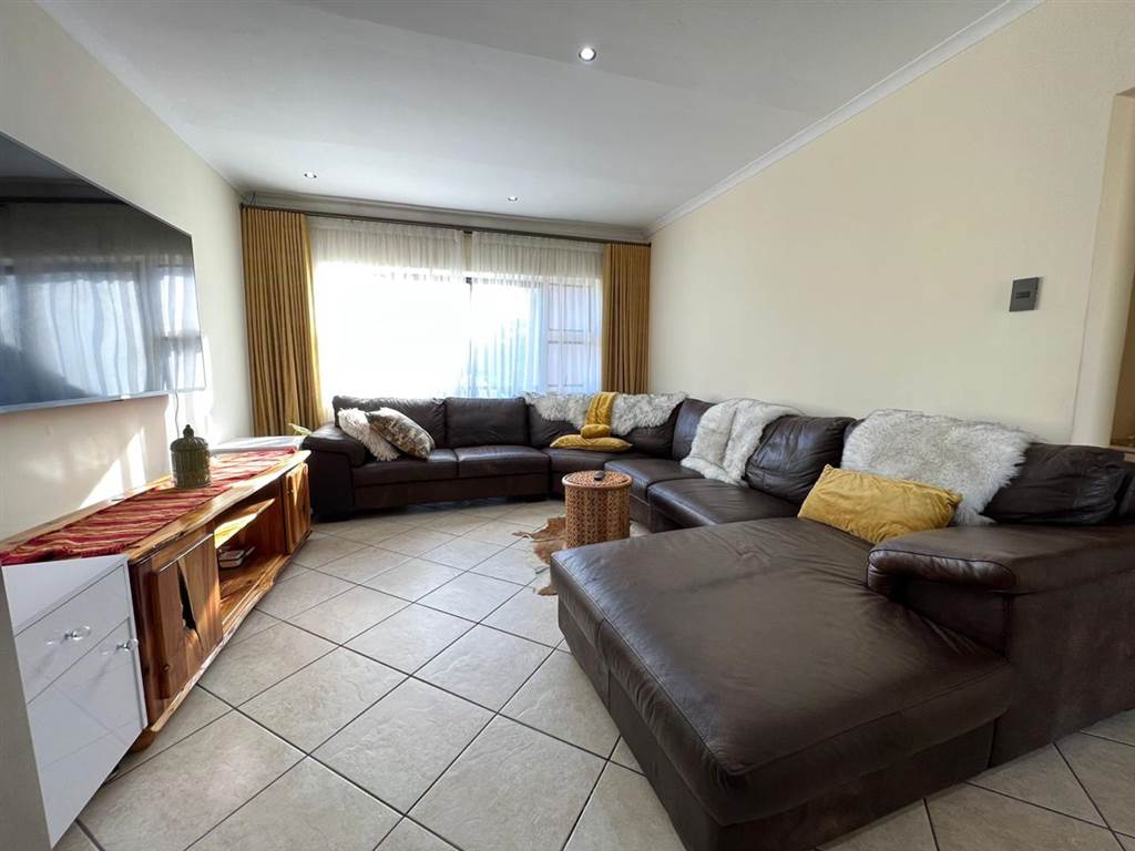 2 Bed Apartment in Lennox Estate photo number 2