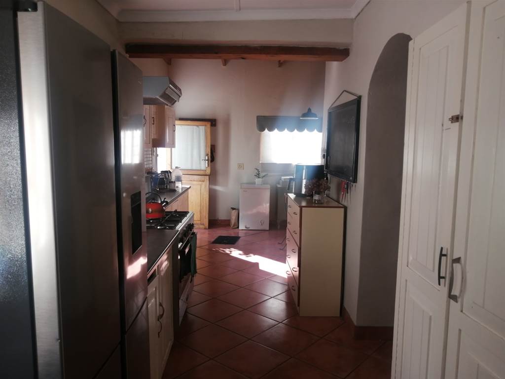 4 Bed House in Graaff Reinet photo number 14