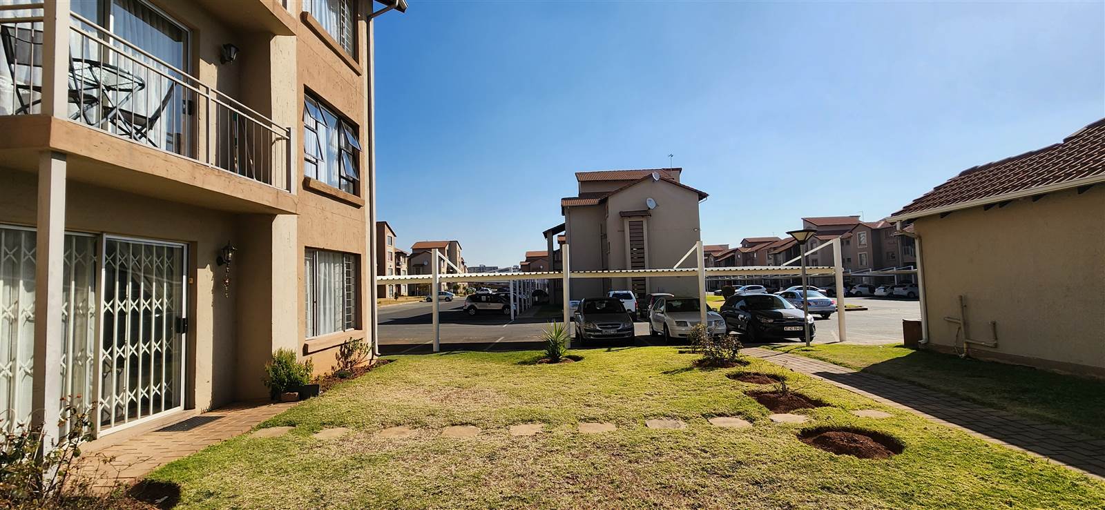 2 Bed Apartment in Kleinfontein photo number 15