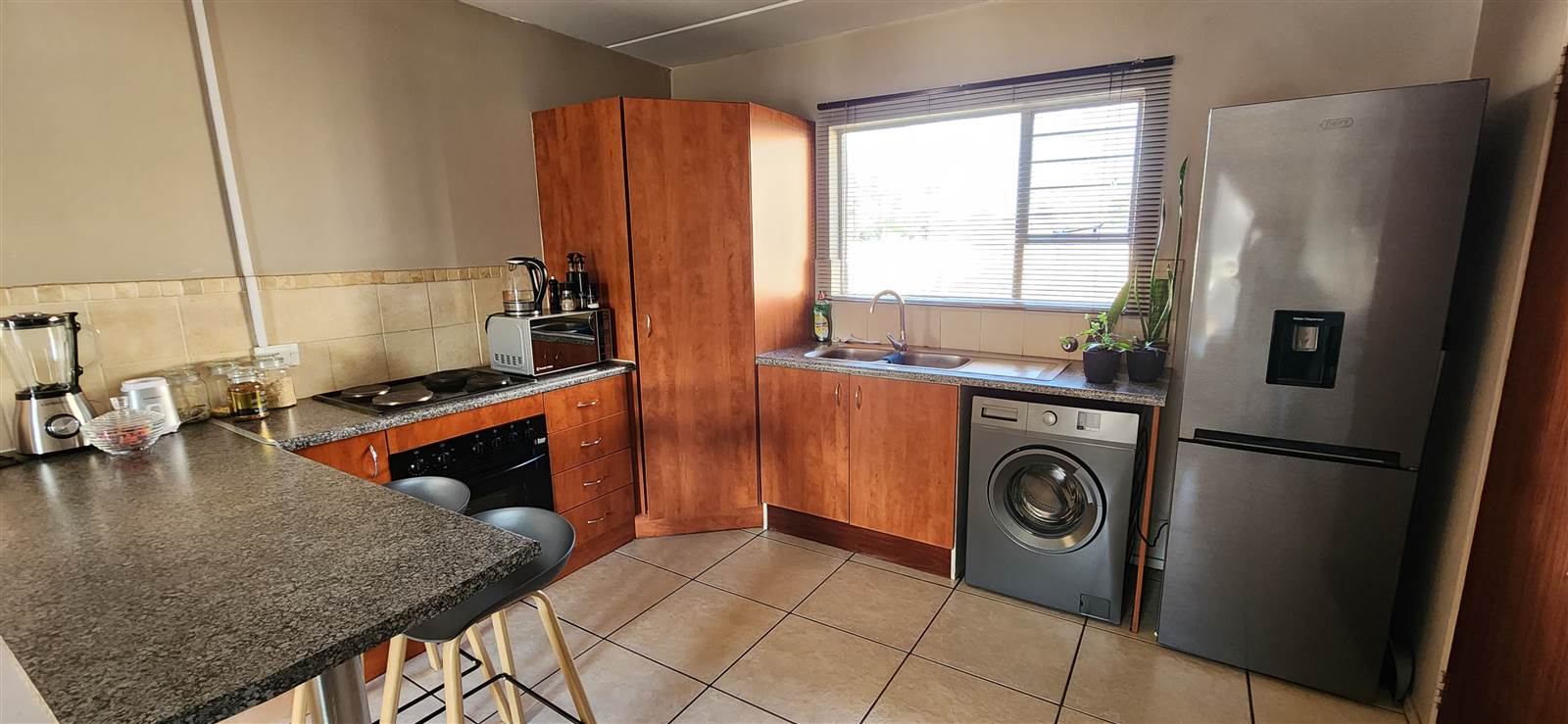 2 Bed Apartment in Kleinfontein photo number 2