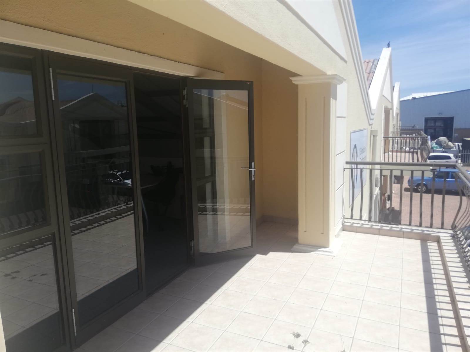 170  m² Commercial space in Milnerton photo number 9